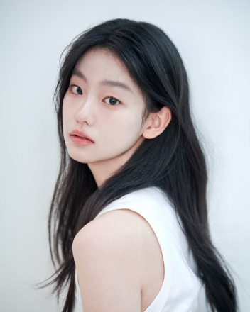 두산베어스, 9월 2일 LG전 승리기원 시구 진행  - 배우 서수민